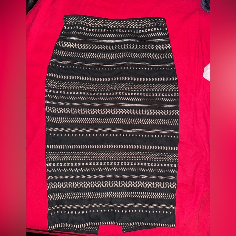 Express Patterned Pencil Skirt. Stretch black & gold
